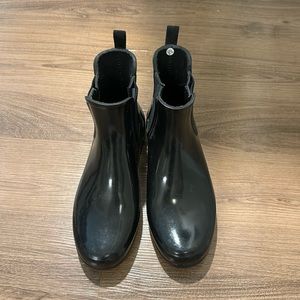 HUNTER CHELSEA RAIN BOOTS!